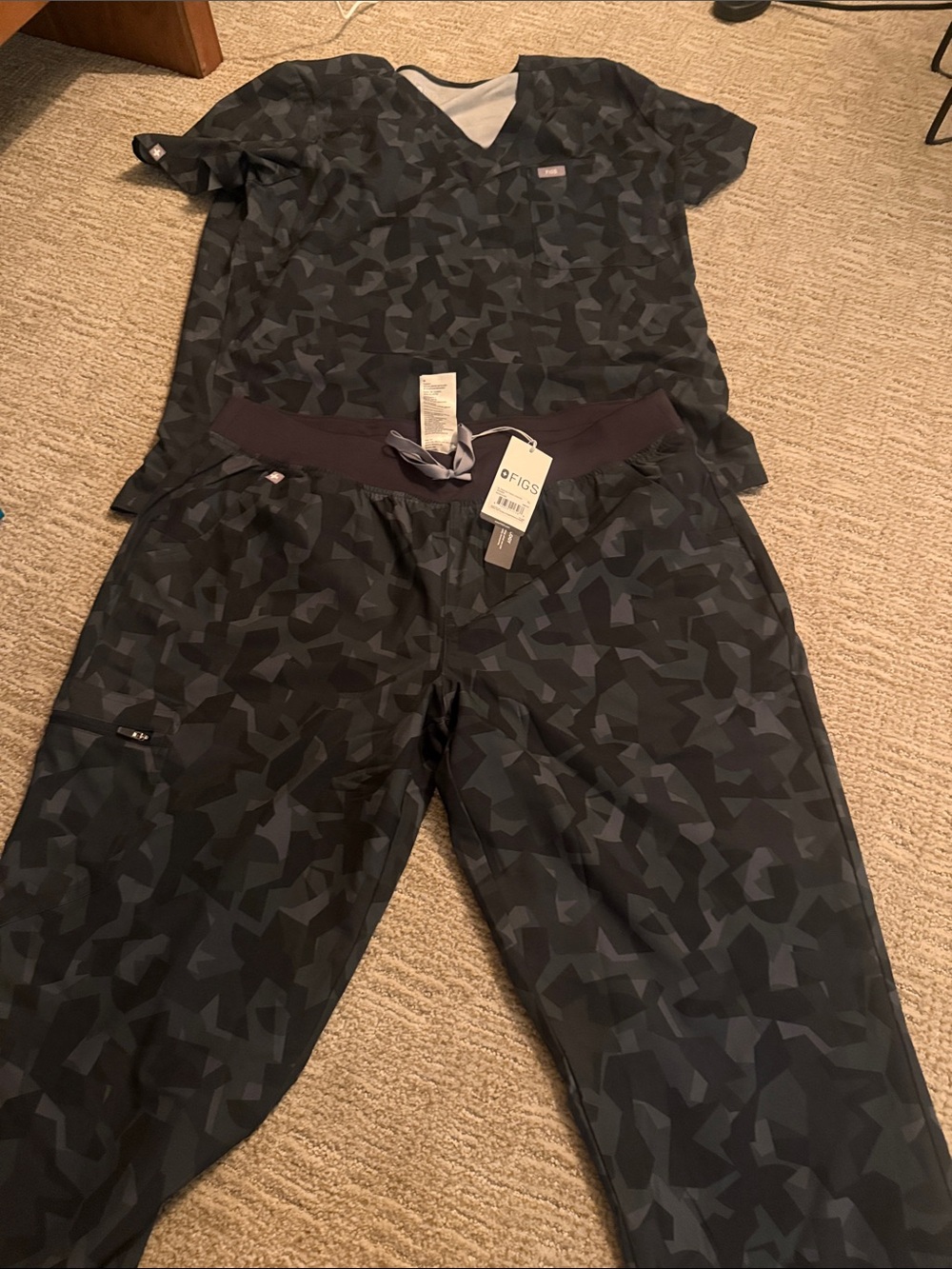 Figs Camo Freex Jogger XL pants NWT, top XL